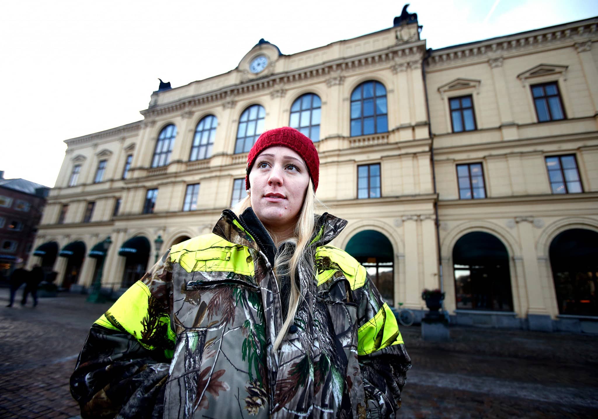 Sofie Rockmyr vid demonstration som arrangerades i januari 2015 på Stora torget i Karlstad när vargjakten hade överklagats. Foto: Linn Malmen /Linn MalmÃ©n