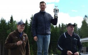 De tre medaljörerna sammanlagt vid årets Jägar-SM. Från vänster: Tvåan Linus Mellgren, segraren Emil Håkansson och trean Christian Andreasson. Foto: Lars Björk