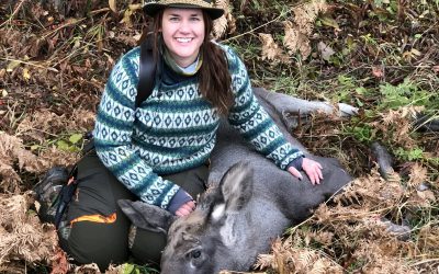 Jaktglädje för Matilda Elf när hon fällde sin första älg. Foto: Privat