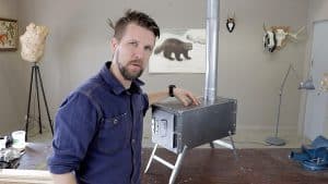 Christian Larsson visar i vår webb-tv hur du gör din egen kamin utan att behöva svetsa.