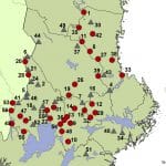 Familjegrupper av varg visas som prick på kartan och revirmarkerande par som triangel. Källa: Viltskadecenter