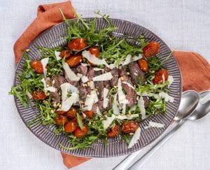 Tagliata är en färgstark rätt som är lätt att lyckas med i köket. Foto: Lena Runer