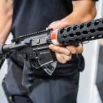 Att förvandla en laglig reservdel i en medborgares skåp till ett föremål som kan ge fängelsestraff – utan att ens ge ägaren en chans att ansöka om licens – är ovärdigt en rättsstat, skriver debattören.