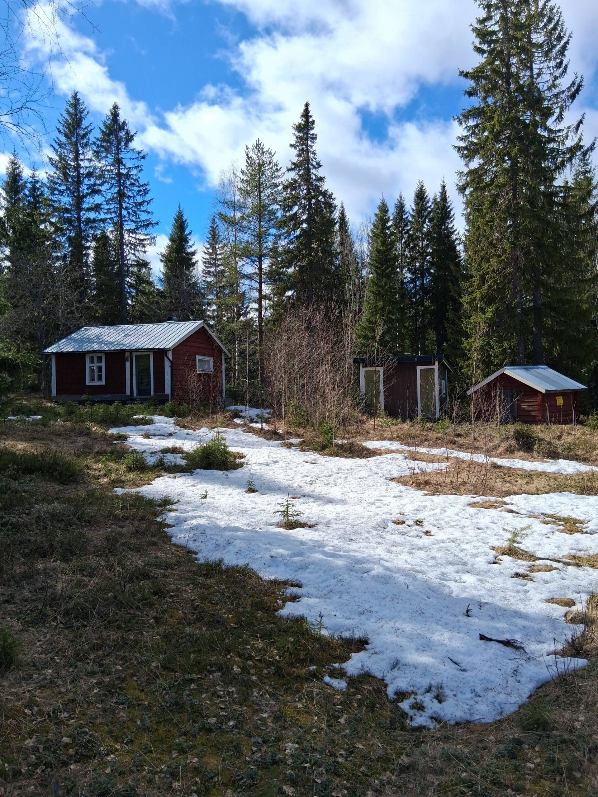 Fäbodstuga Holmsta 1:85, belägen inom Helgums församling passande jägare säljes för dödsbos räkning