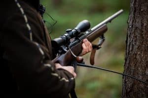 Domstolen konstaterar att det inte är ställt utom rimligt tvivel att mannen begått brottet enligt åklagarens beskrivning.