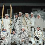 Skidor, stavar och arméns klassiska snödräkt hade provats ut för deltagarna i utbytesjakten. Foto: Roger Lundqvist
