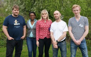 Ungdomsguppen. Karl-Bertil Johansson (jaktvårdskonsulent), Tamisha Kindberg (projektansvarig), Louise Gårdefalk (jaktvårdskonsulent), Roger Lundqvist (jaktvårdskonsulent) och Jakob Karlsson (projektanställd). Foto: Nathalie Erlandsson