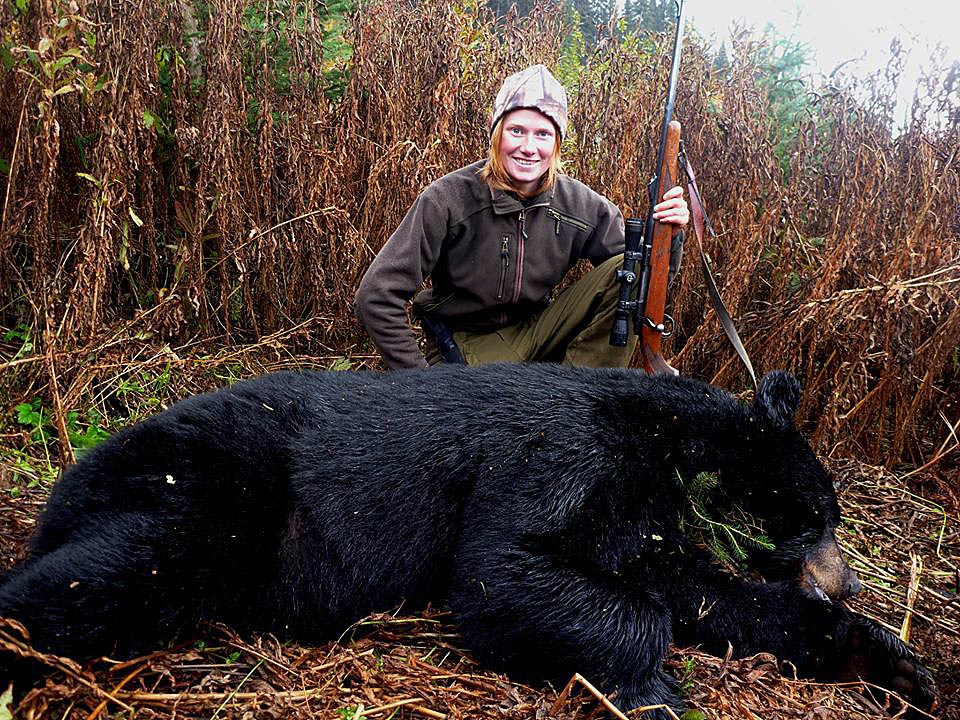 Erika Bergmark är en av sex finalister i tävlingen Extreme huntress. Varje vecka visas ett avsnitt ur tävlingen på internet.