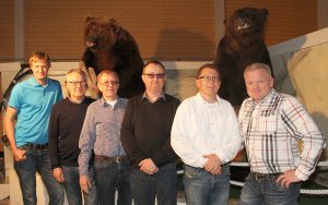 Dalslandsmoderaterna anser att rovdjuren, och då främst vargstammen, måste minska och livet på landet bli lättare att leva. Från vänster: Jesper Johansson, Roland Björndahl, Gert Andersson, Jan Johansson, Thomas Andersson, Michael Karlsson. Foto: Kenth Wärnebo