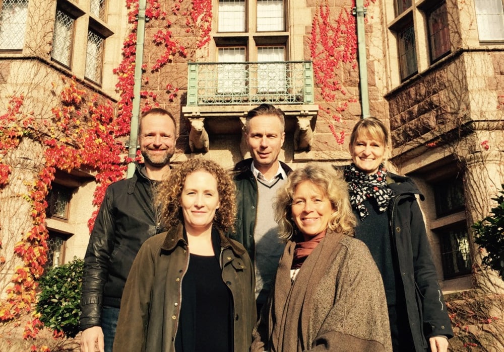 Övre raden från vänter: Stefan Besterman, Peter Besterman, Pernilla Karlsson, Maria Förssell Six, Eva Rosén. Foto: Besterman