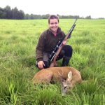 Helena Tysk med jaktårets andra fällda råbock. Foto: Privat
