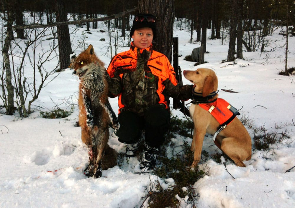 Maria Köhler och Kohlers Piraya med jätteräven. Foto: Niklas Köhler