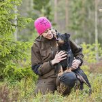 Castro, Angelica Johanssons tyska jaktterrier, blev påkörd av en bil under en jakt. Det aktualiserade försäkringsfrågan om vem som ska stå för vad, eftersom både bilister och hundägare har strikt ansvar. Foto: Jessica Bolander