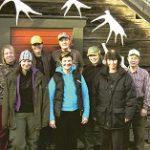 Glada jägartjejer efter lyckad jakt.