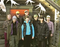 Glada jägartjejer efter lyckad jakt.