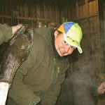 Suzanne Torbjörnsson glad åt sitt fällda vilt