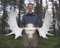 Dagen största älghorn mätte 324 poäng och belönades guldmedalj. Skytt är Per-Erik Sjöström från Garpenberg. Foto: www.rodriguezhunting.se