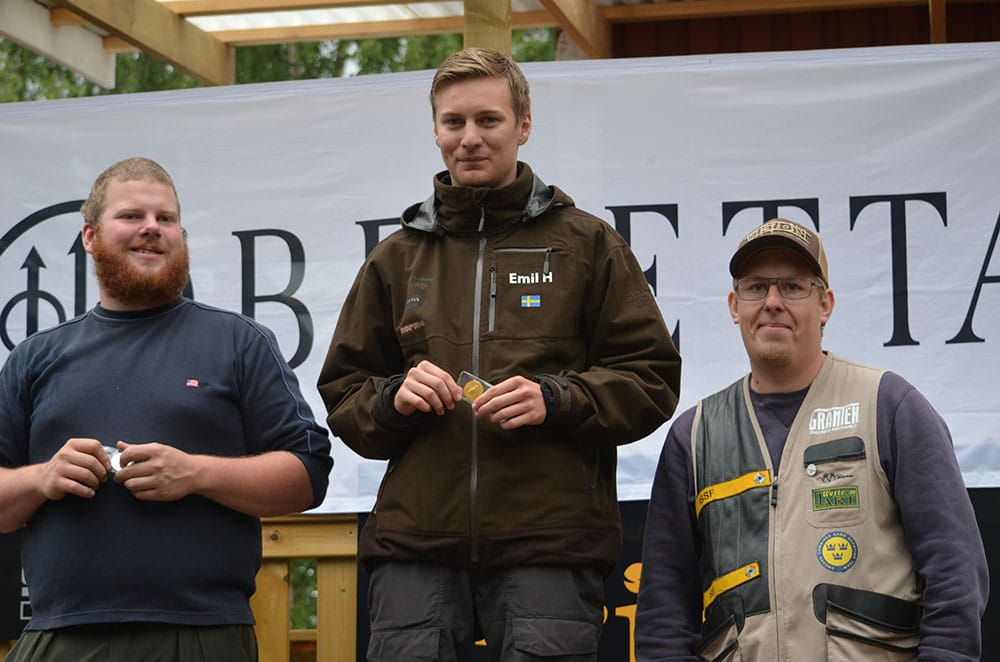 Totalsegraren Emil Håkansson flankerad av tvåan Marcus Johansson (till vänster) och Victor Magnusson. Foto: Lars Björk
