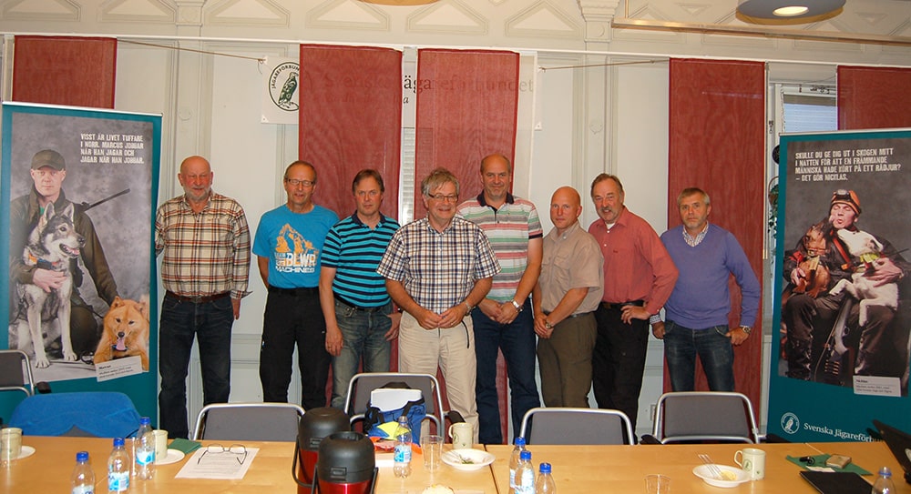 Jämtlandsjägare träffade utredaren. Från vänster Sven Gunnar Sivertsson (ordförande Jägareförbundet Mitt Norrland), Bengt Anderheim, Lars Andersson (ordf Krokoms jvk), utredaren Håkan Larsson, Bengt Olov Karlsson, Anders Magnussson, Ivan Myhr och Erik Gudmundsson. Foto: Magnus Hansson
